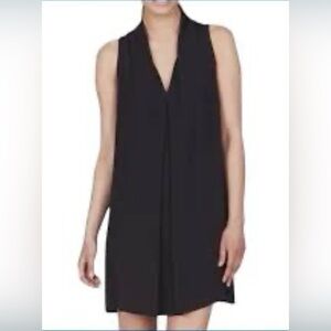 Minimum | V-Neck Sleeveless Swing Dress